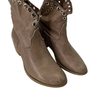 Vera‎ Gomma Taupe Boots Silver Grommet Detail Size 39 (Size 8)* Flaws